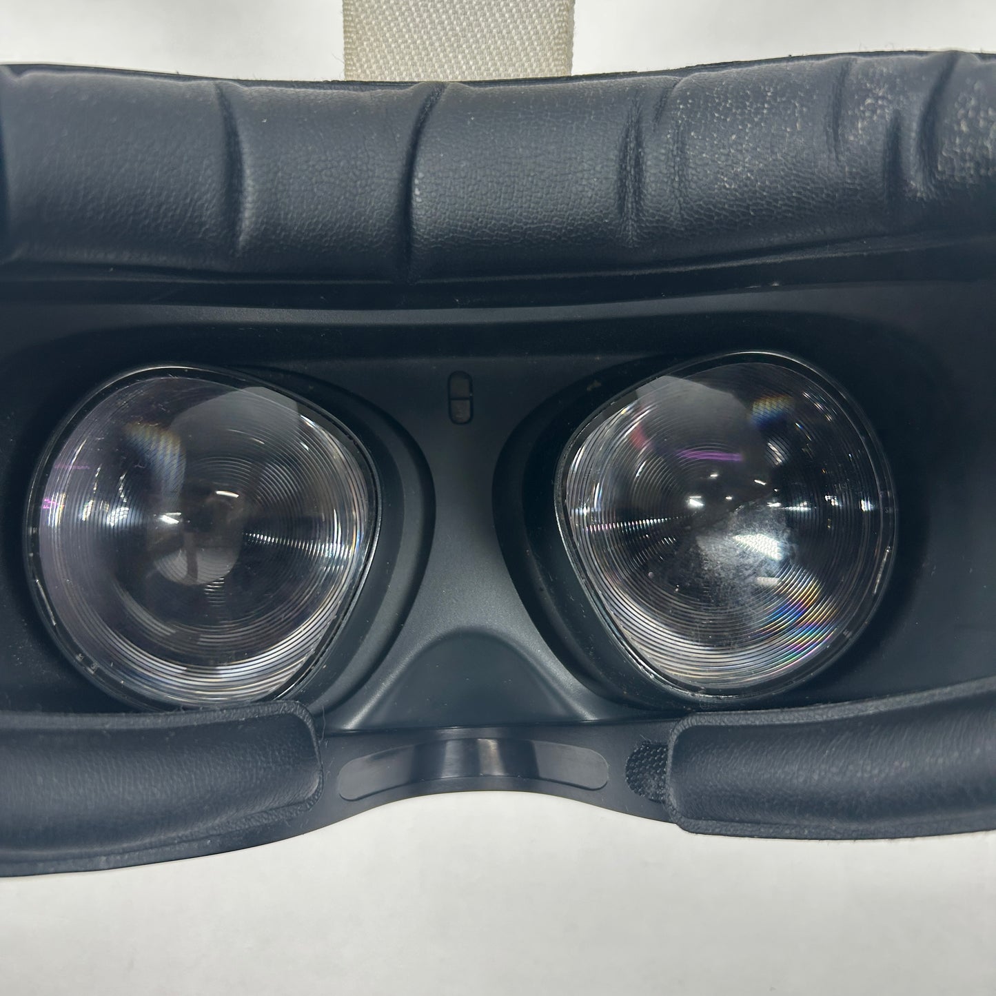 Oculus Quest 2 128GB Standalone All-in-One VR Headset KW49CM