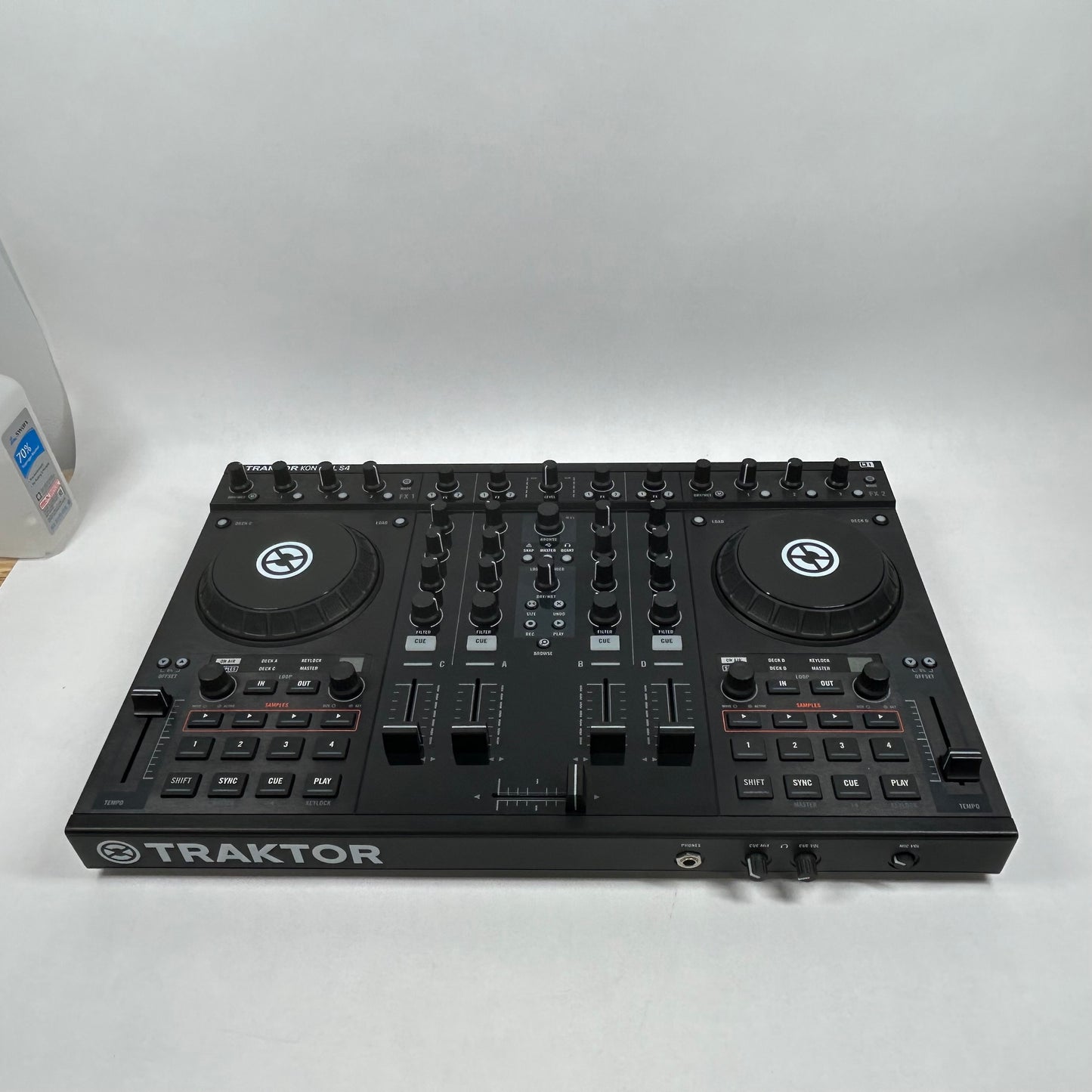 Native Instruments Traktor Kontrol S4 