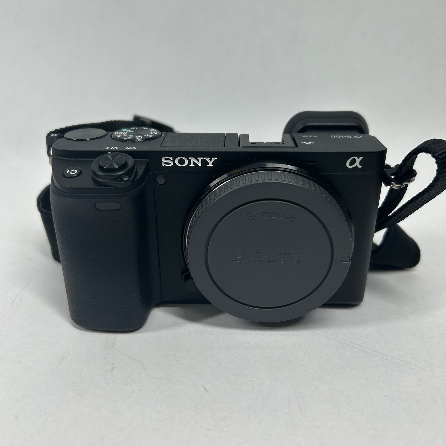 Sony Alpha A6400 24.2MP Mirrorless Camera 652 Shutter Count With Lens and Bag