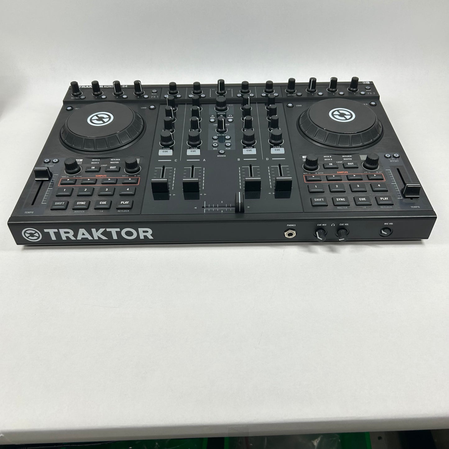 Native Instruments Traktor Kontrol S4 