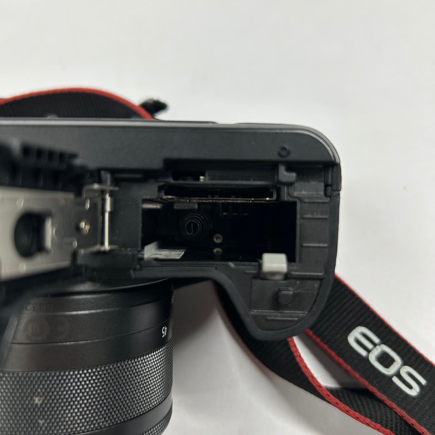 Canon EOS M50 24.1MP Digital SLR DSLR Camera With Canon Zoom Lens EF-M 15-45mm