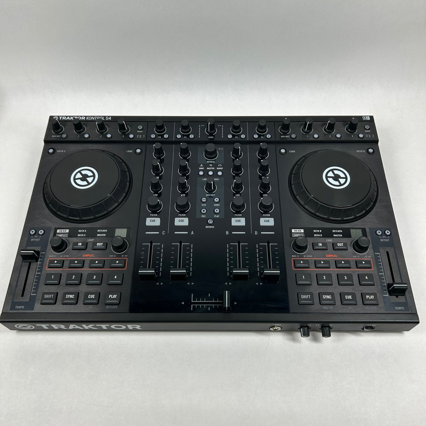 Native Instruments Traktor Kontrol S4 