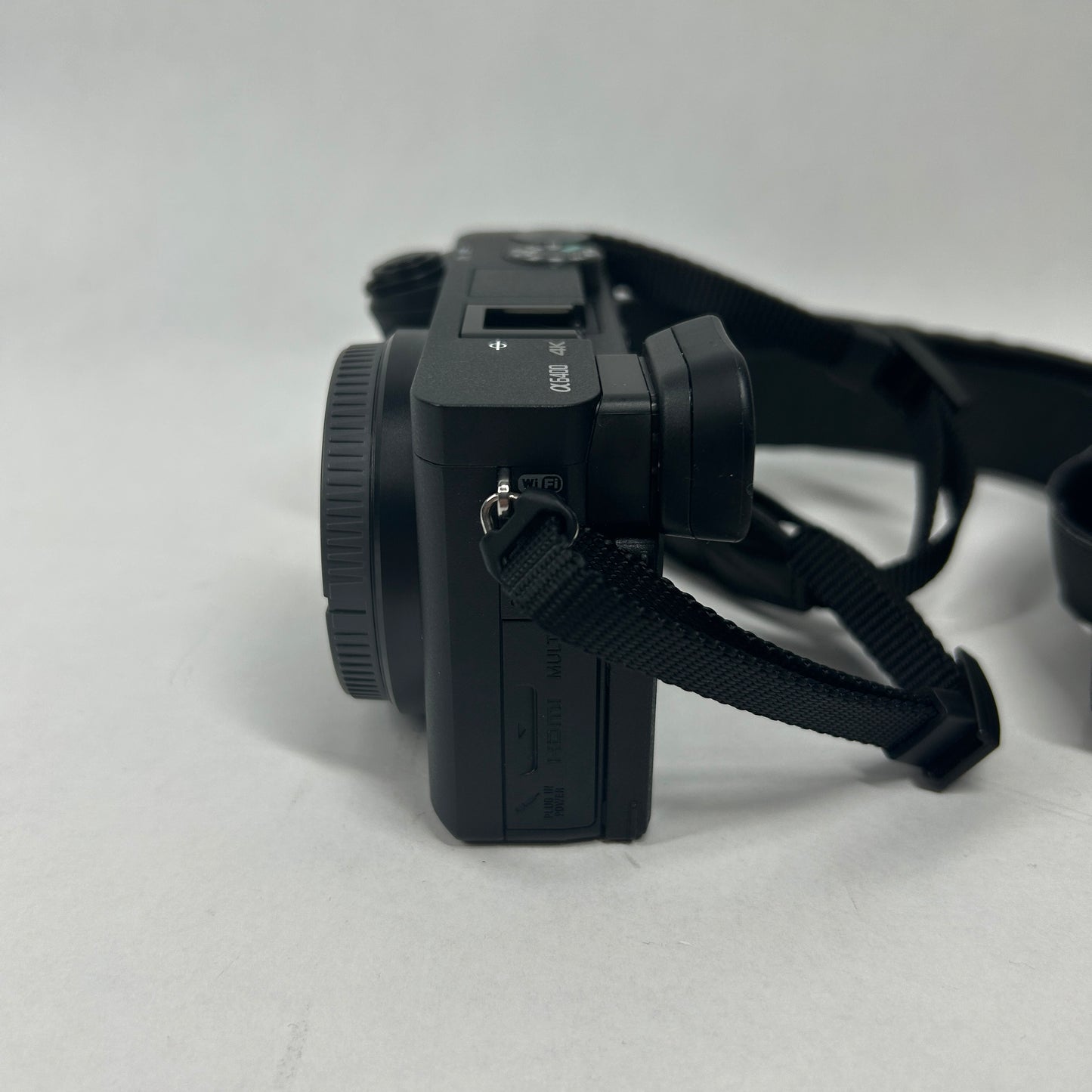 Sony Alpha A6400 24.2MP Mirrorless Camera 652 Shutter Count With Lens and Bag