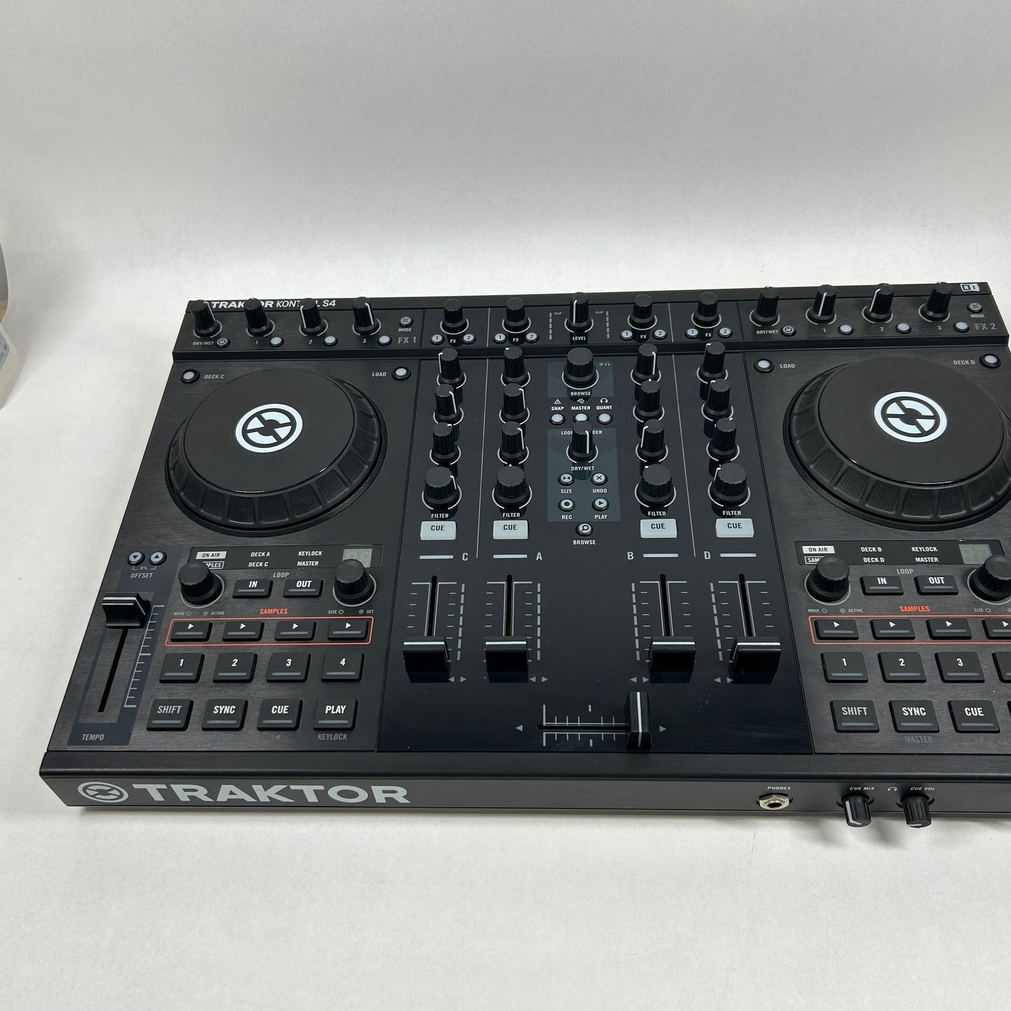 Native Instruments Traktor Kontrol S4 