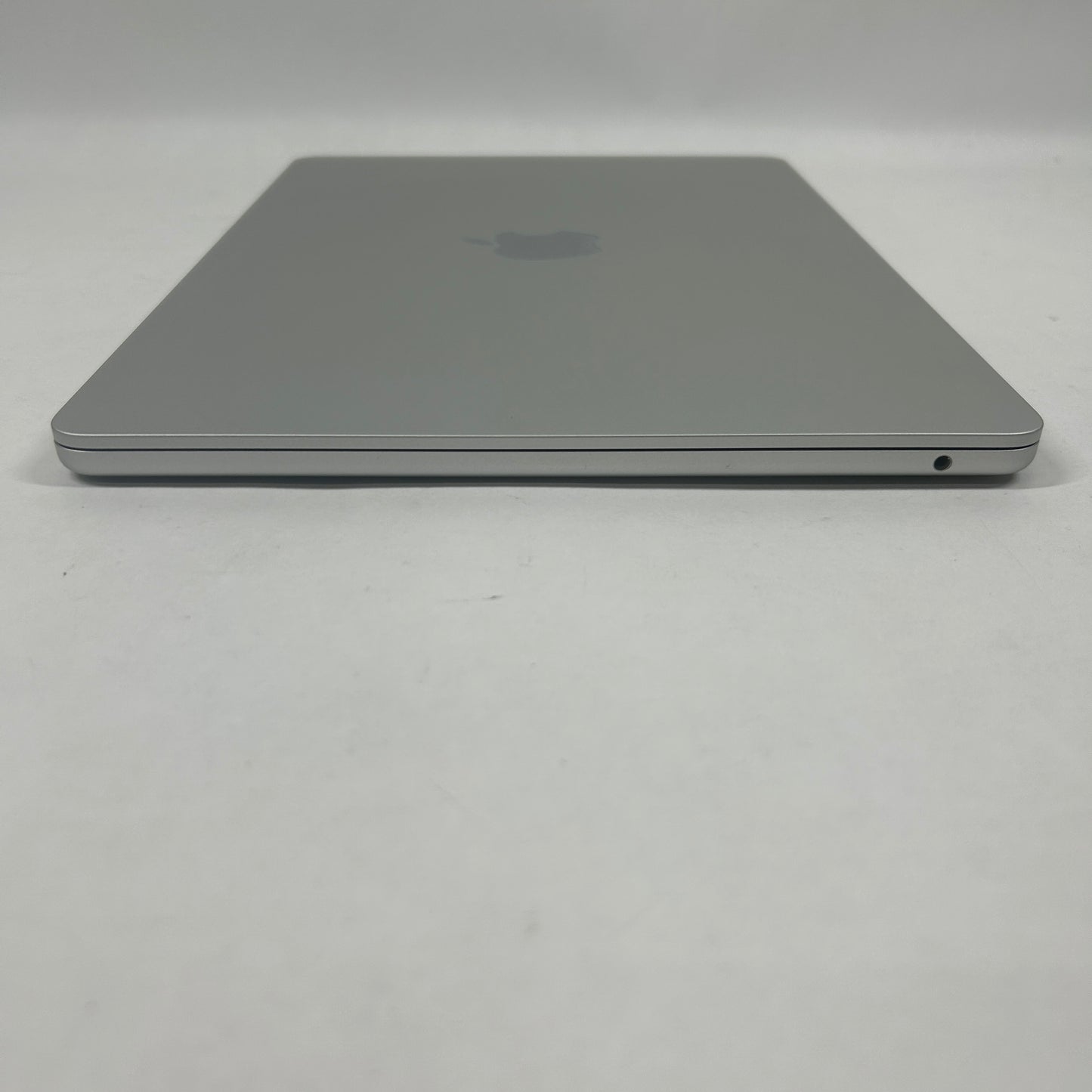 2024 Apple MacBook Air 13.6" M3 8C GPU 4.0GHz 16GB RAM 256GB SSD A3113
