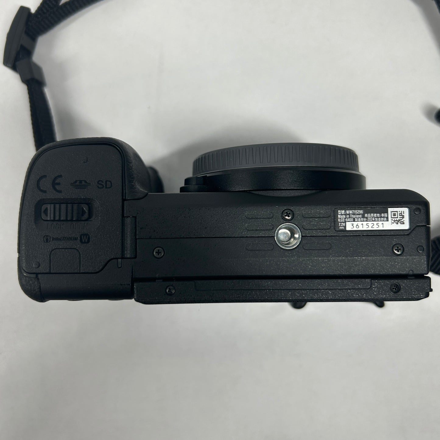 Sony Alpha A6400 24.2MP Mirrorless Camera 652 Shutter Count With Lens and Bag