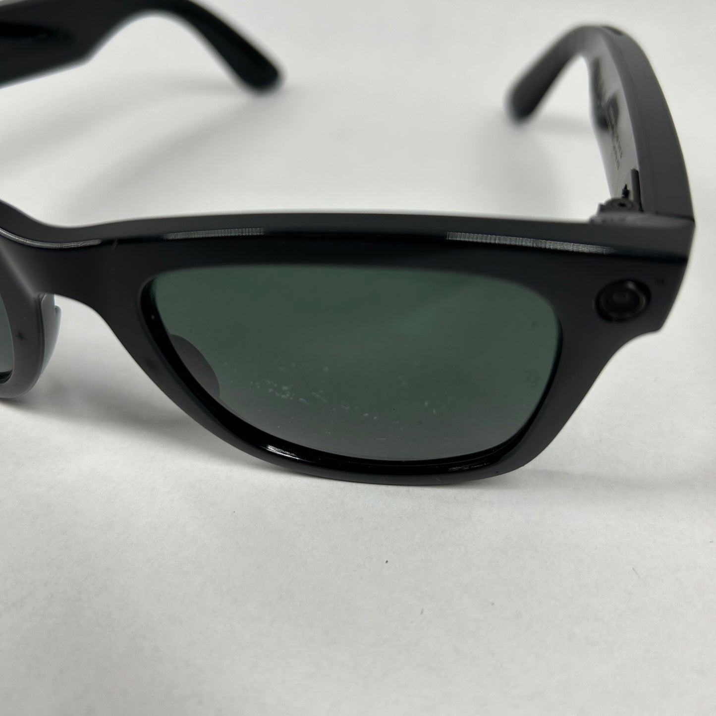 Ray-Ban Stories Wayfarer L Smart Glasses RW4004