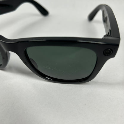 Ray-Ban Stories Wayfarer L Smart Glasses RW4004