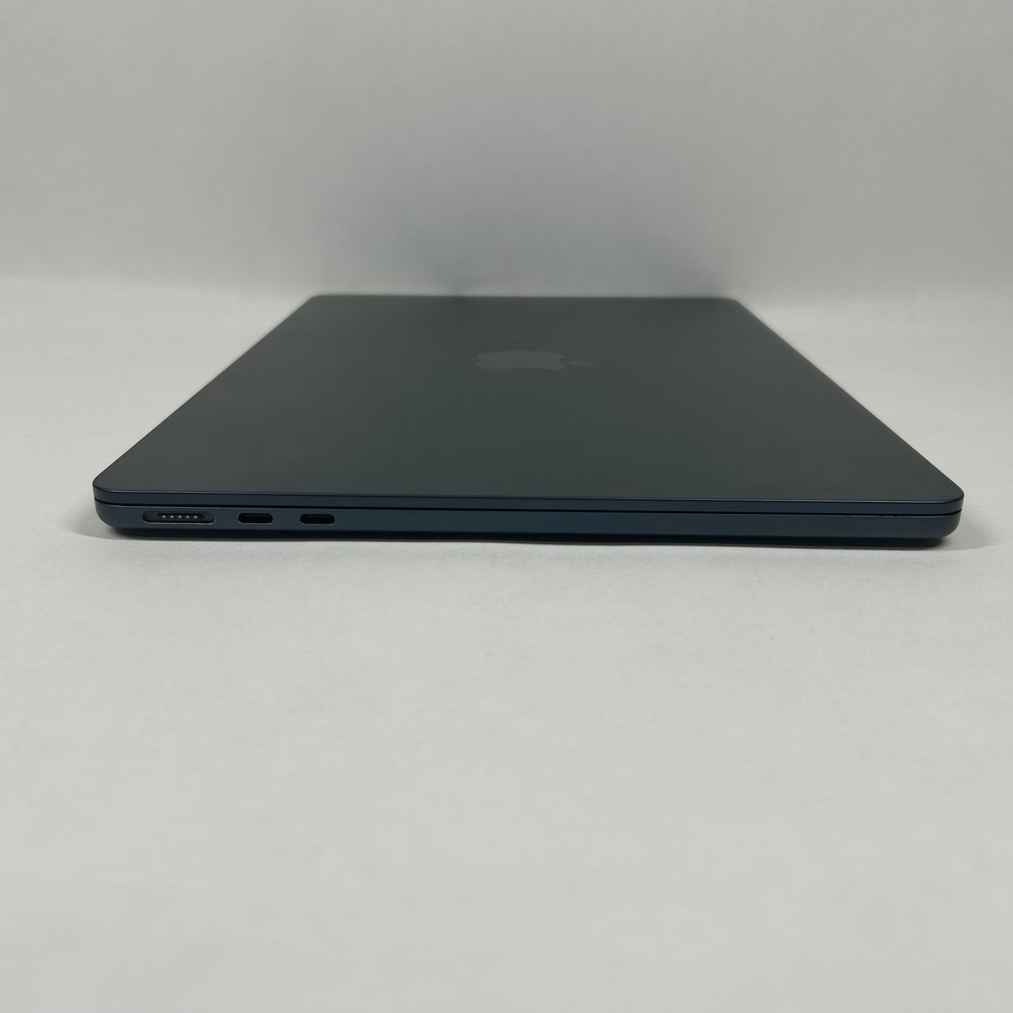 2024 Apple MacBook Air 13.6" M3 8C GPU 4.0GHz 16GB RAM 256GB SSD A3113