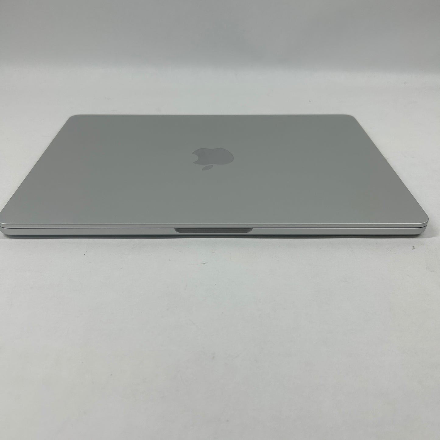 2024 Apple MacBook Air 13.6" M3 8C GPU 4.0GHz 16GB RAM 256GB SSD A3113