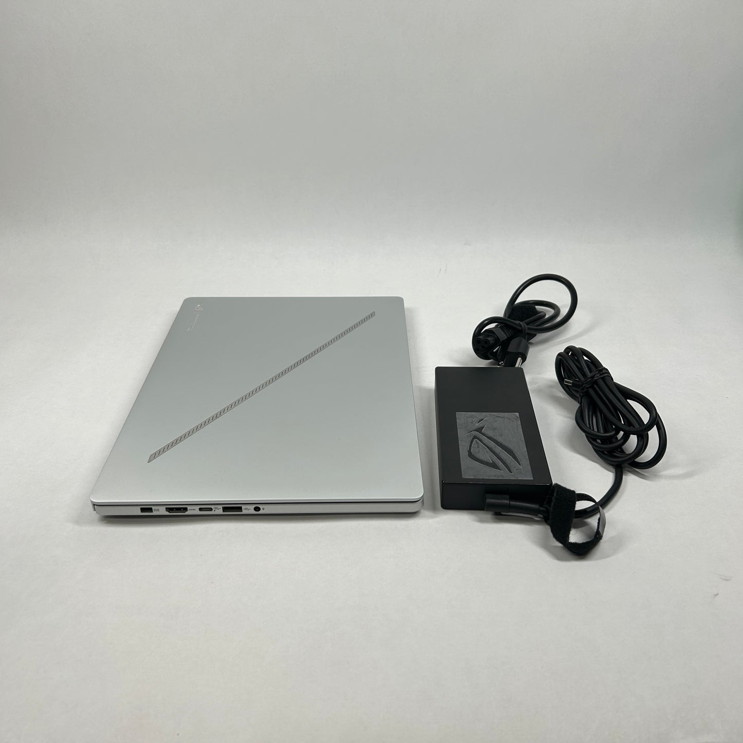 Broken Asus ROG Zephyrus GA403U R9 8945HS 16GB RAM 1TB SSD RTX 4060 NO DISPLAY