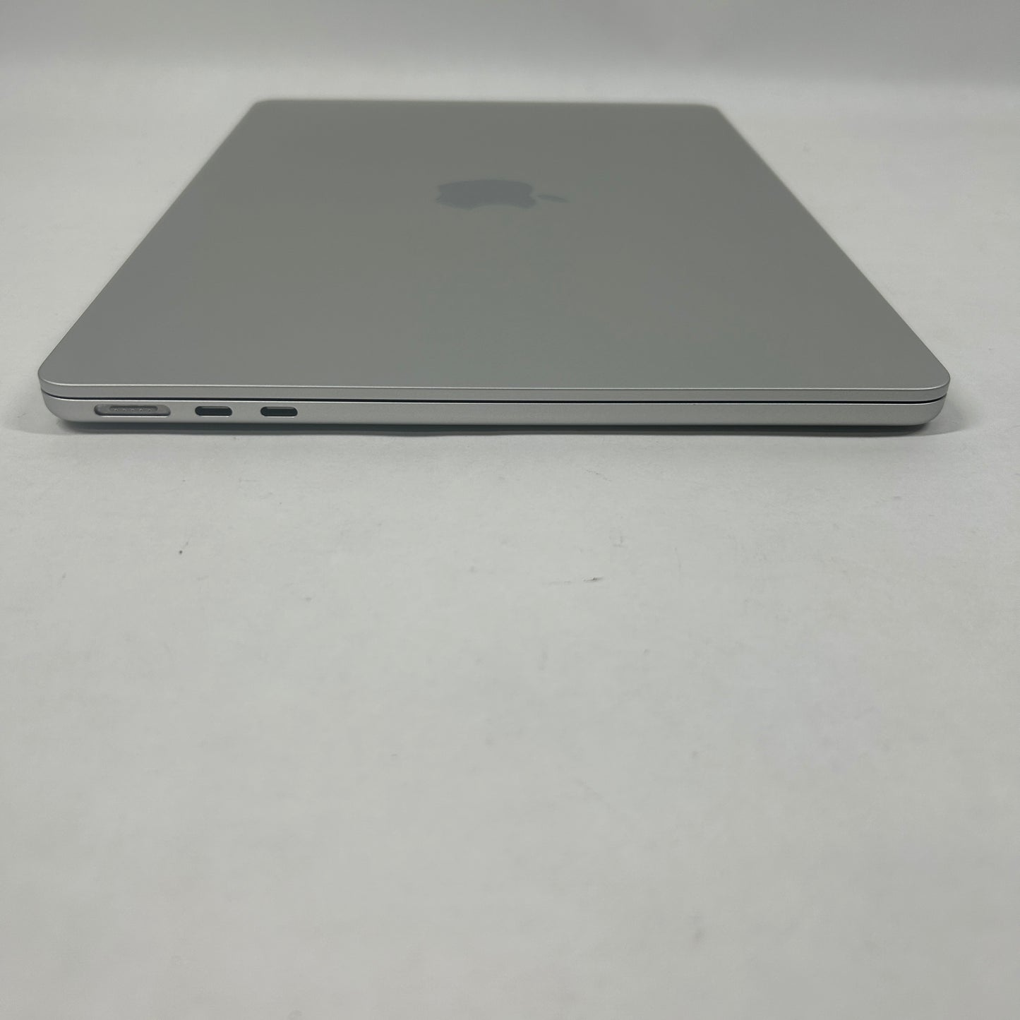 2024 Apple MacBook Air 13.6" M3 8C GPU 4.0GHz 16GB RAM 256GB SSD A3113