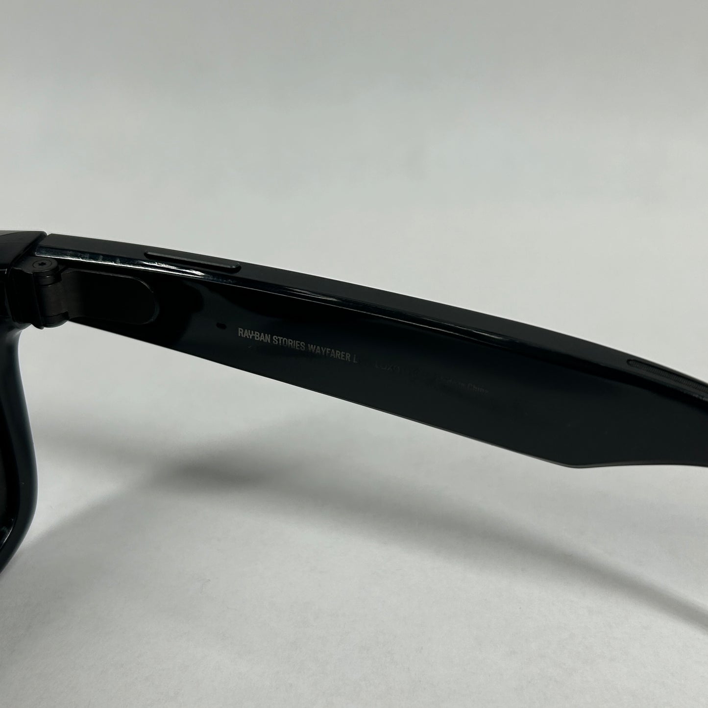 Ray-Ban Stories Wayfarer L Smart Glasses RW4004