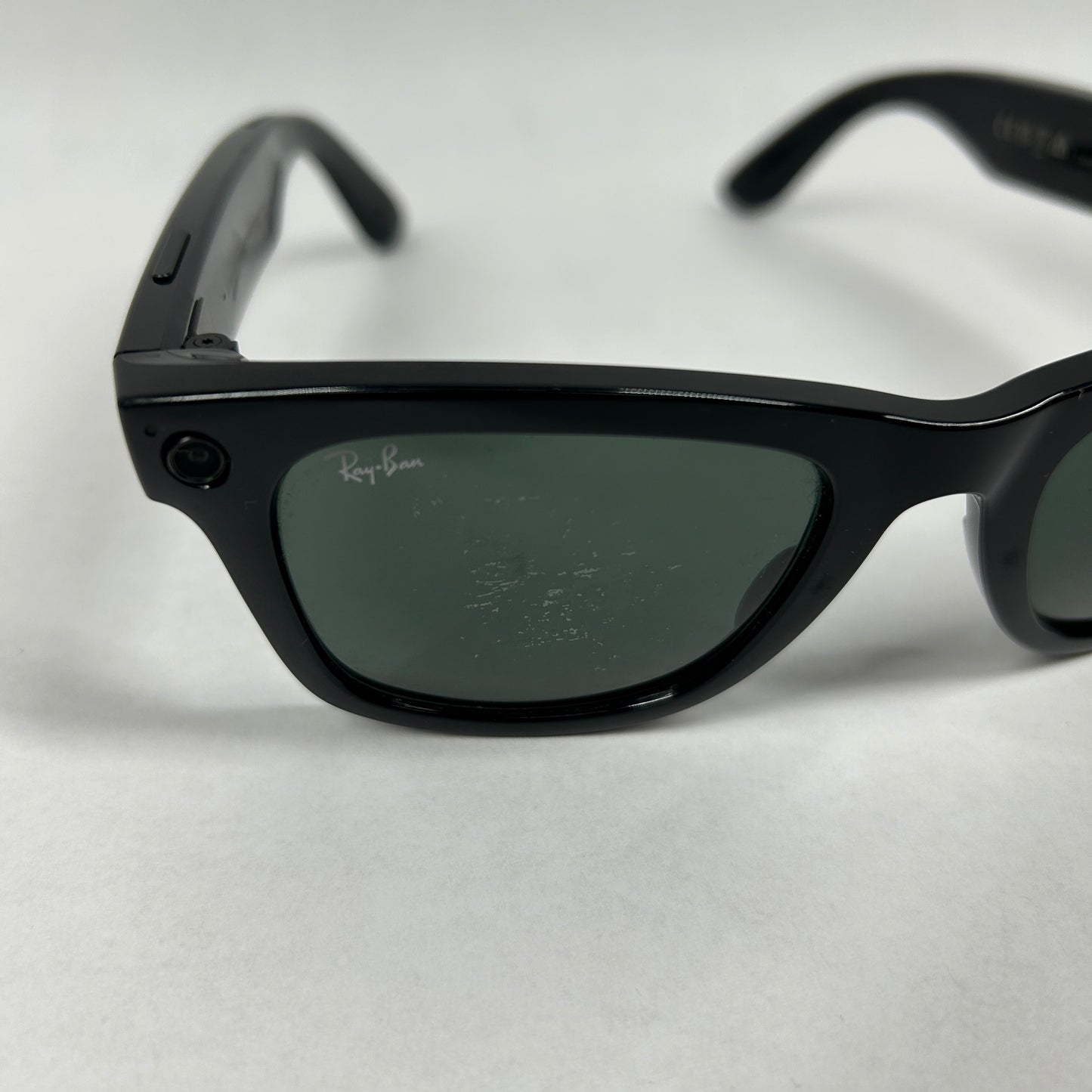 Ray-Ban Stories Wayfarer L Smart Glasses RW4004