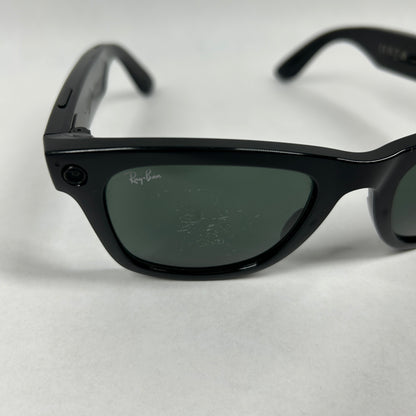 Ray-Ban Stories Wayfarer L Smart Glasses RW4004