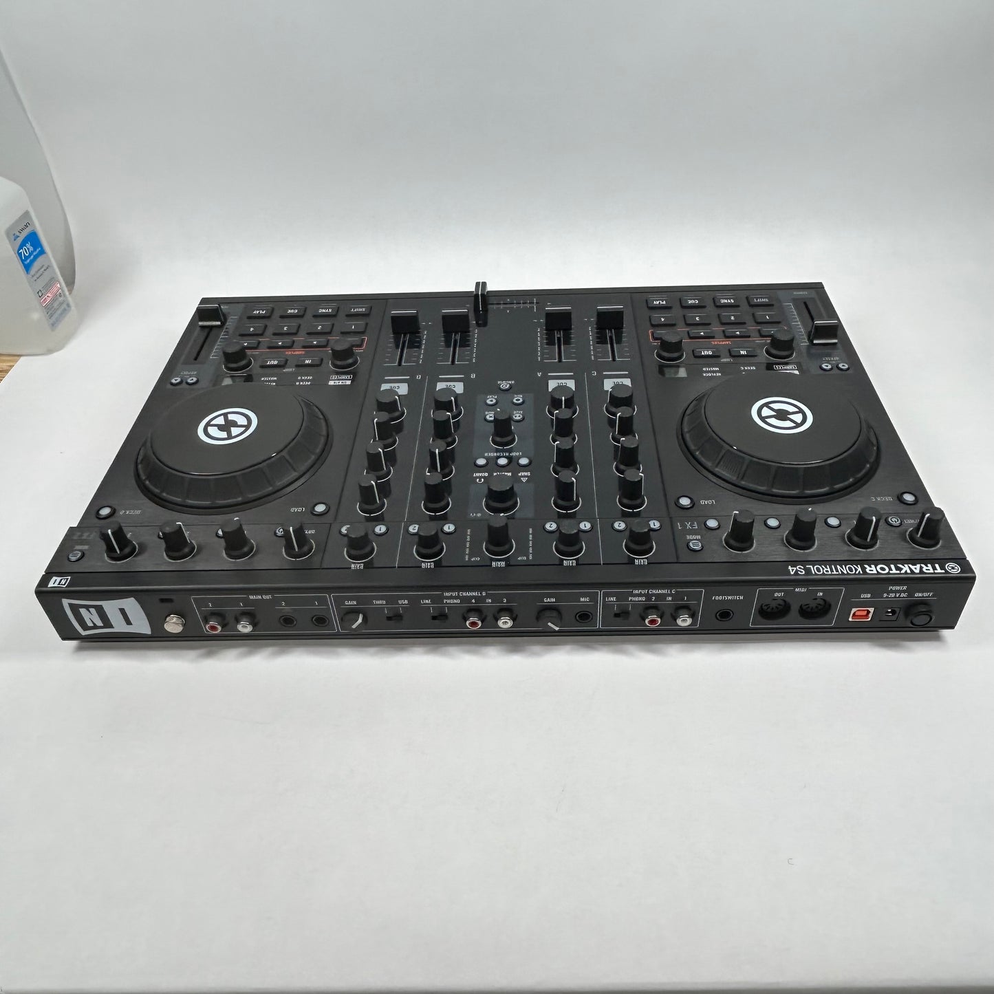 Native Instruments Traktor Kontrol S4 