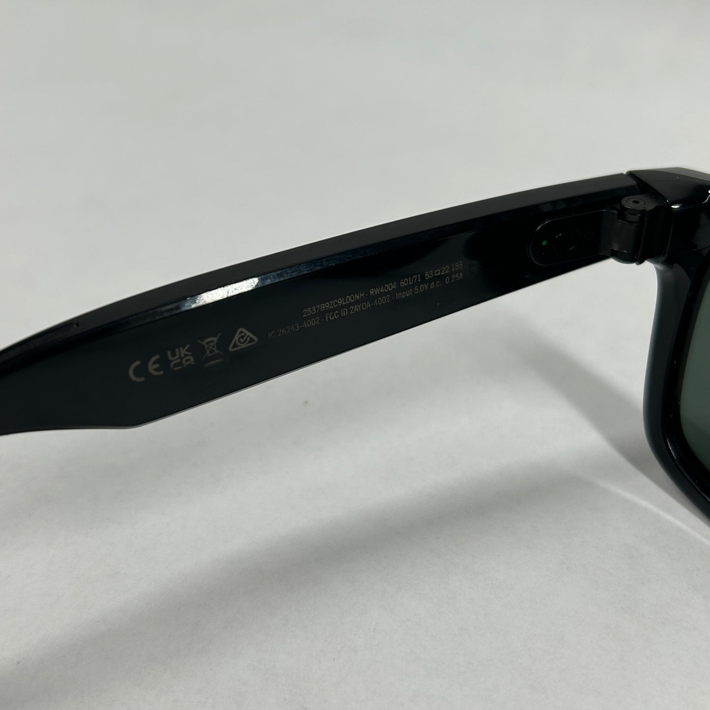 Ray-Ban Stories Wayfarer L Smart Glasses RW4004