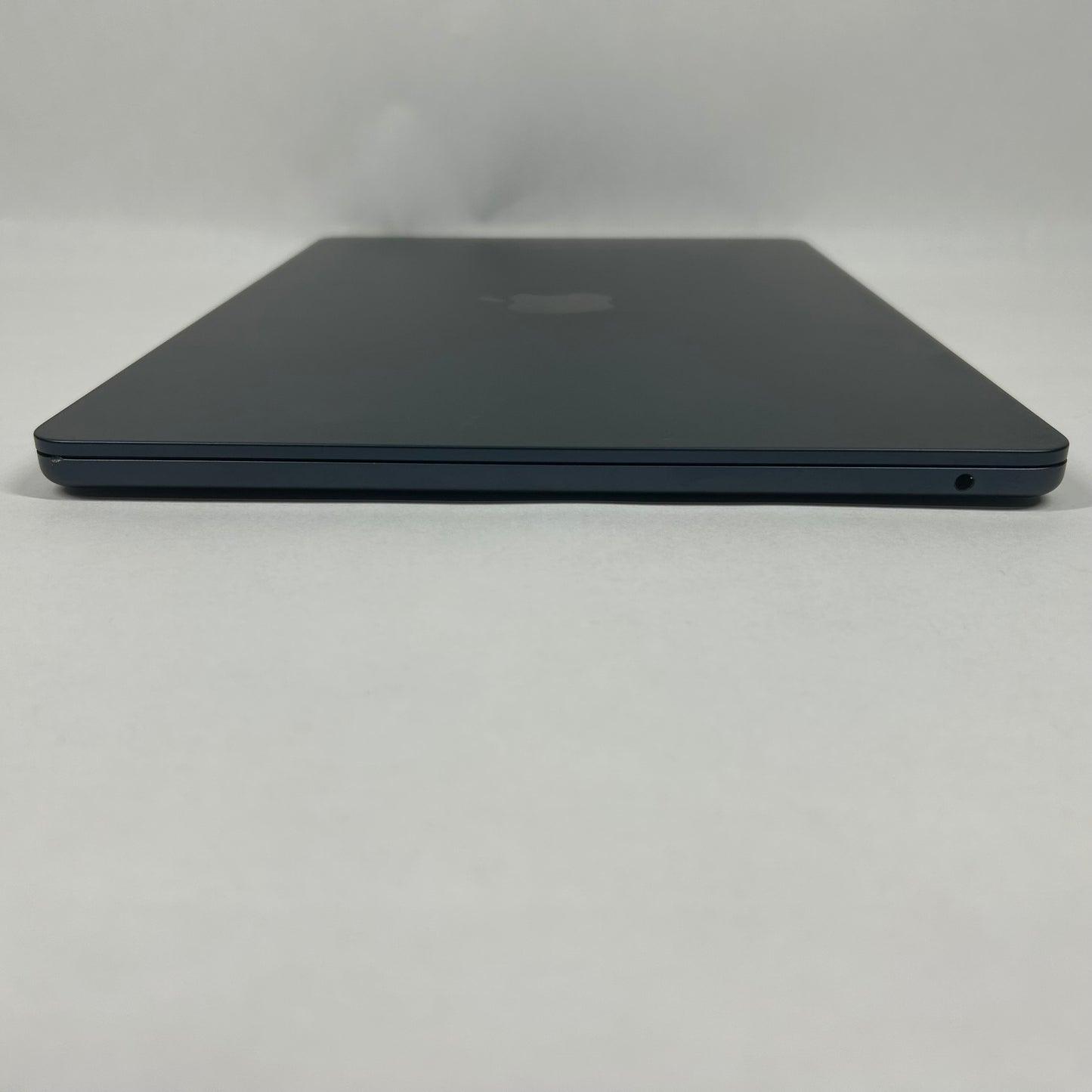 2024 Apple MacBook Air 13.6" M3 8C GPU 4.0GHz 16GB RAM 256GB SSD A3113