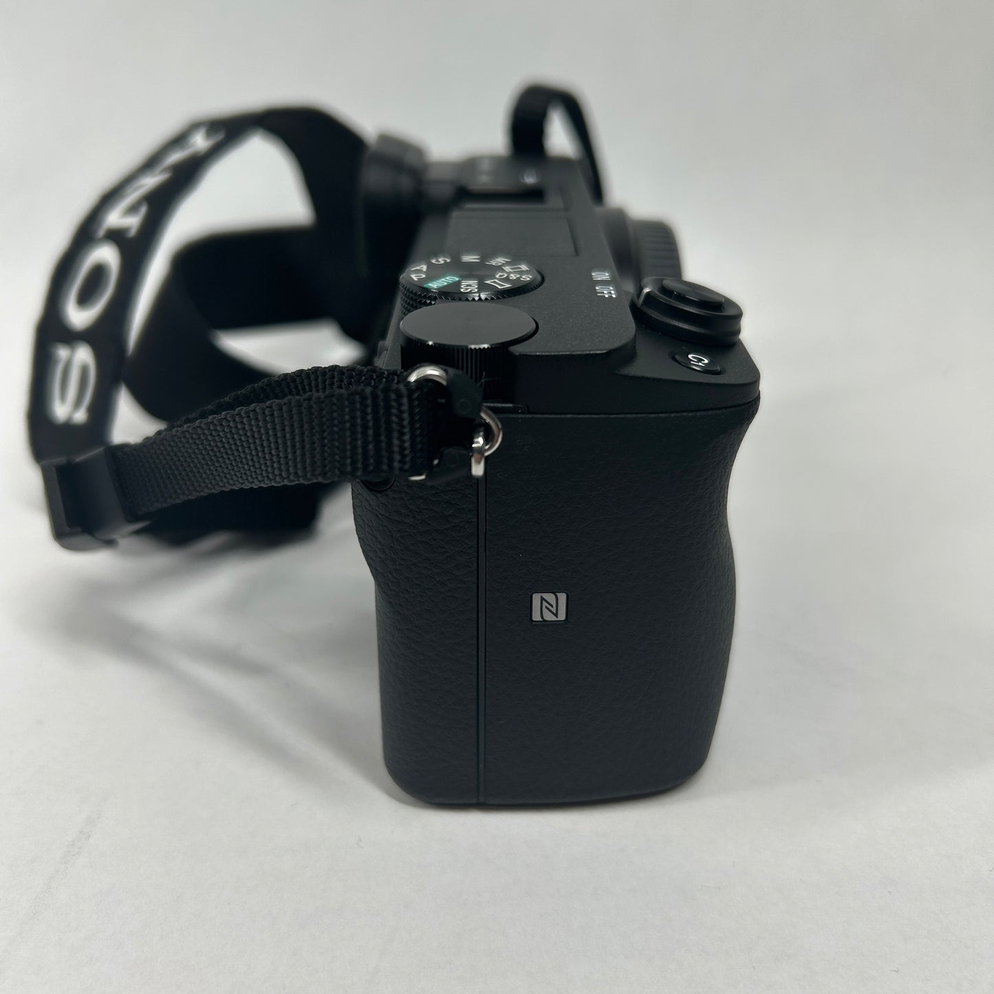 Sony Alpha A6400 24.2MP Mirrorless Camera 652 Shutter Count With Lens and Bag