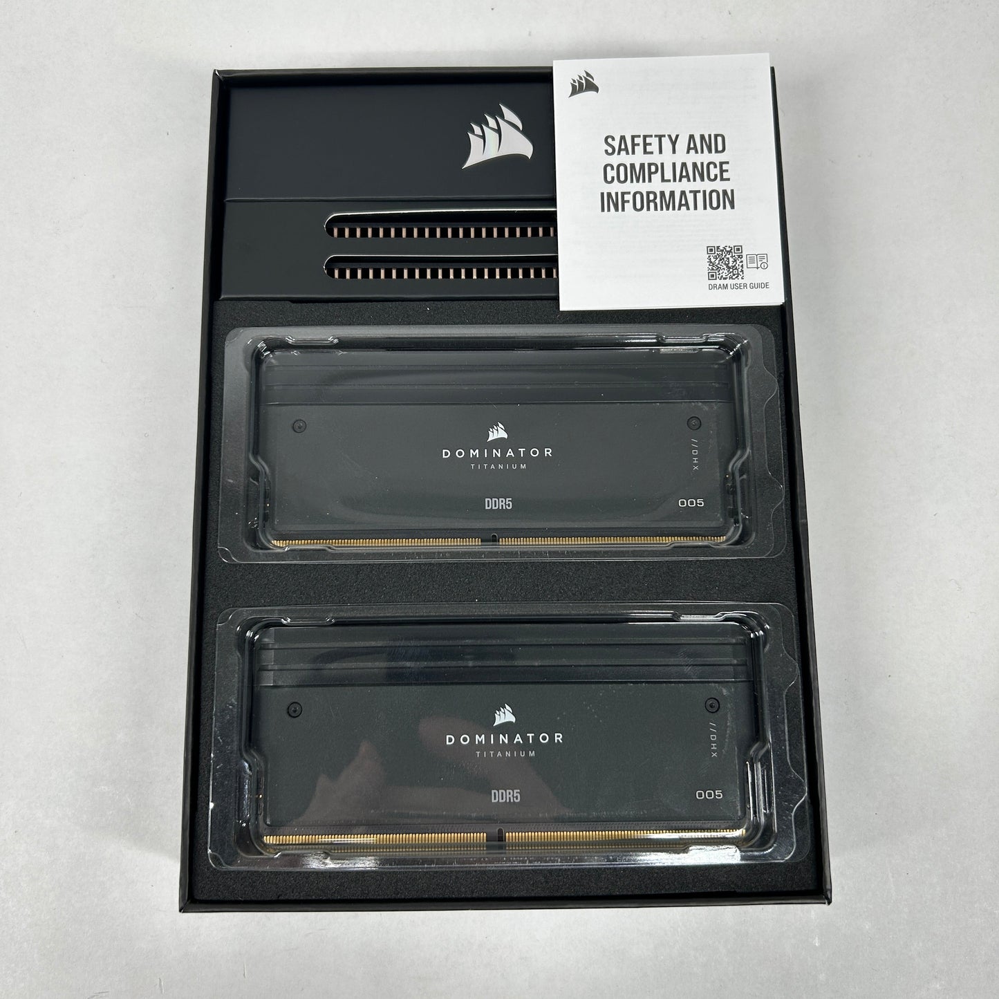 Corsair First Edition Dominator Titanium 32GB (2x16GB) RAM DDR5 7200MT/s 