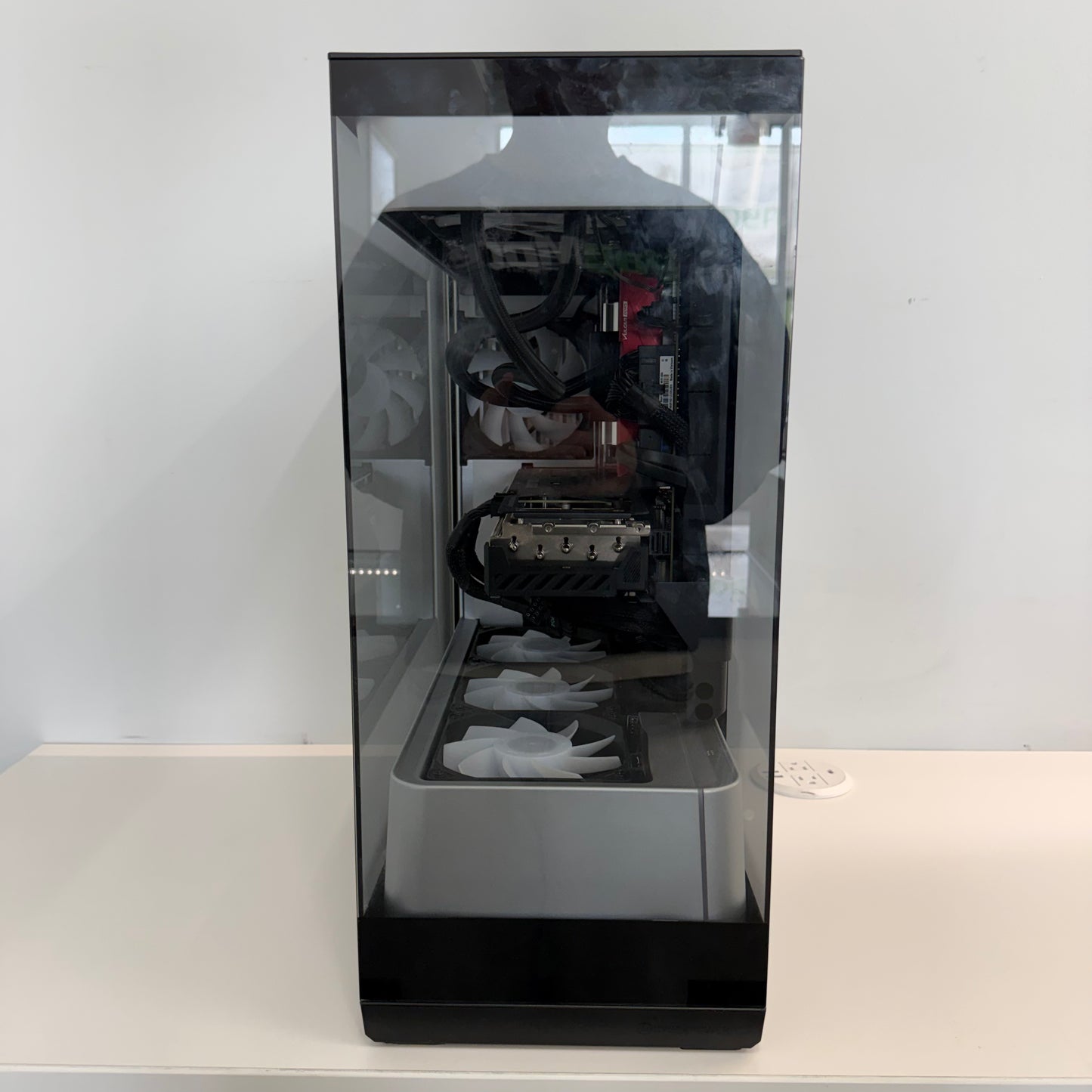 CyberPower C-Series Ryzen 7 7800X3D 4.20GHz 32GB RAM 2TB SSD Radeon RX 9070 XT